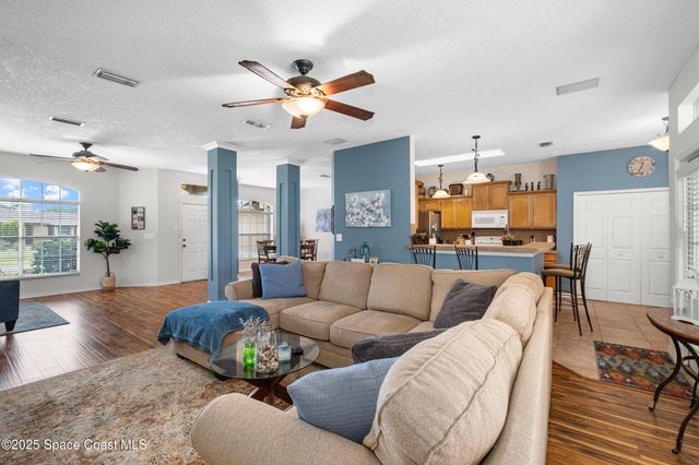 942 Peachland Avenue NE, Palm Bay, FL 32907