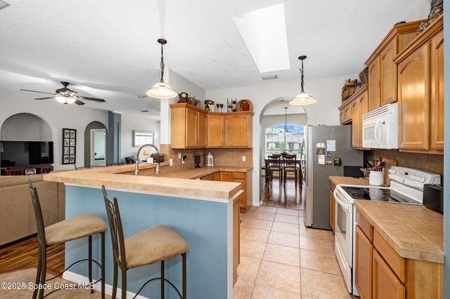 942 Peachland Avenue NE, Palm Bay, FL 32907