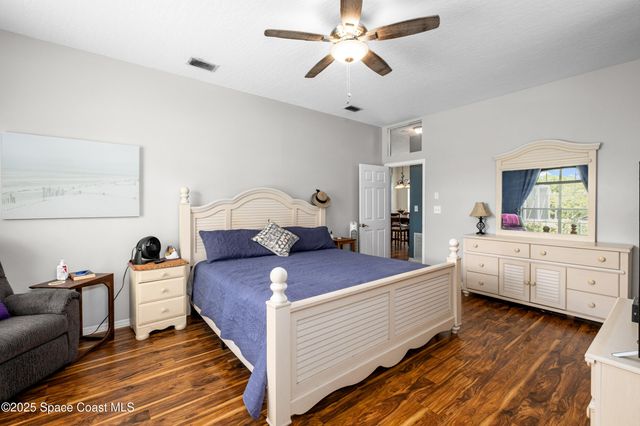 942 Peachland Avenue NE, Palm Bay, FL 32907