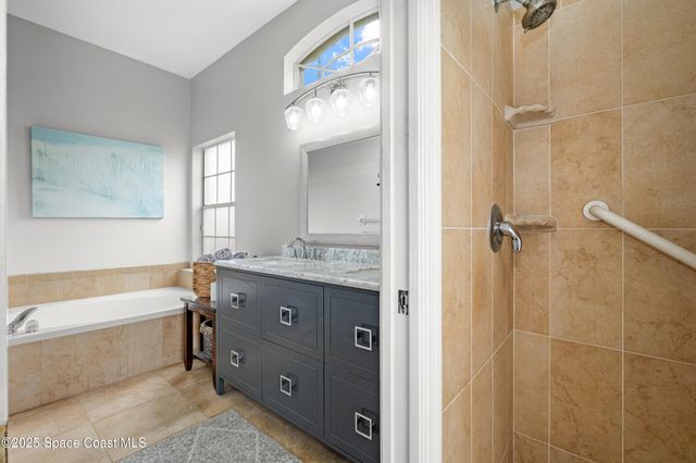 942 Peachland Avenue NE, Palm Bay, FL 32907
