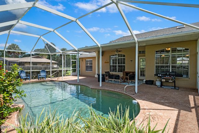 942 Peachland Avenue NE, Palm Bay, FL 32907