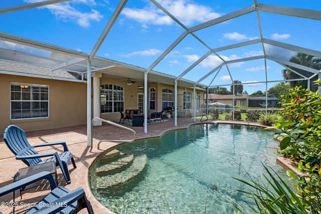 942 Peachland Avenue NE, Palm Bay, FL 32907