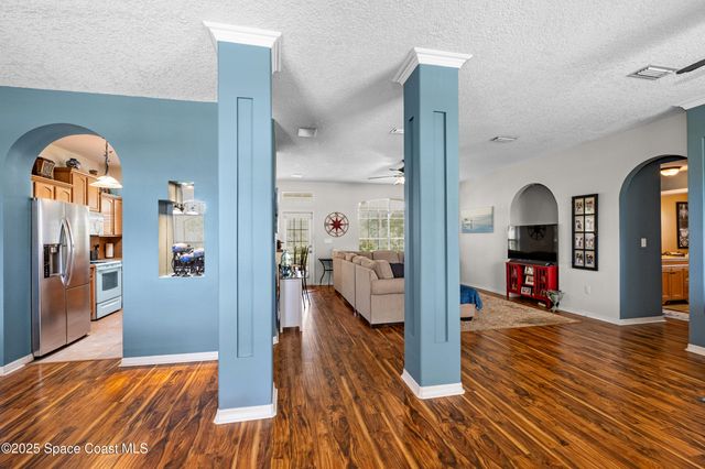 942 Peachland Avenue NE, Palm Bay, FL 32907