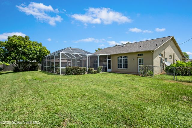 942 Peachland Avenue NE, Palm Bay, FL 32907