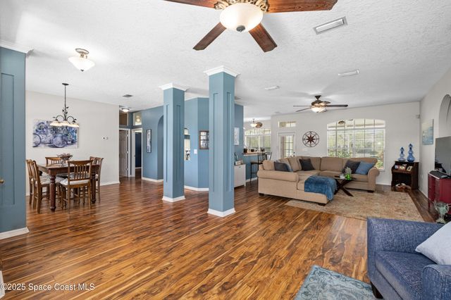 942 Peachland Avenue NE, Palm Bay, FL 32907