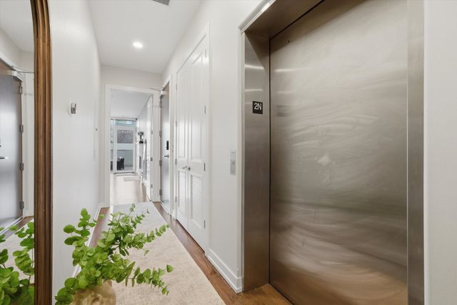 925 N Larrabee Street 2N, Chicago, IL 60610