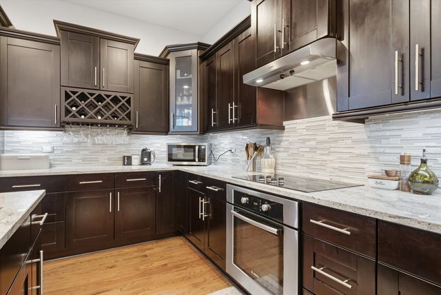 925 N Larrabee Street 2N, Chicago, IL 60610