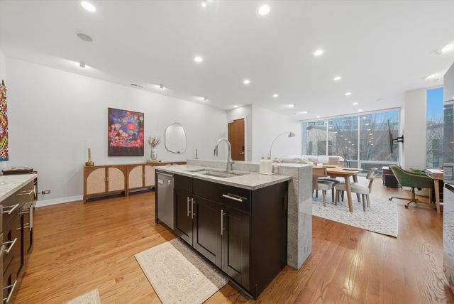 925 N Larrabee Street 2N, Chicago, IL 60610