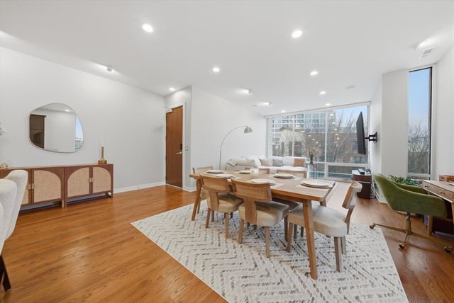 925 N Larrabee Street 2N, Chicago, IL 60610