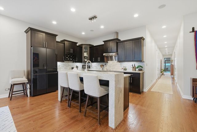 925 N Larrabee Street 2N, Chicago, IL 60610