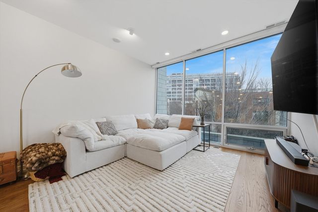 925 N Larrabee Street 2N, Chicago, IL 60610