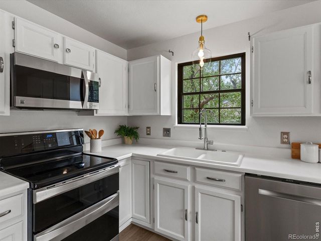 2301 N Shore Drive, Longmont, CO 80503