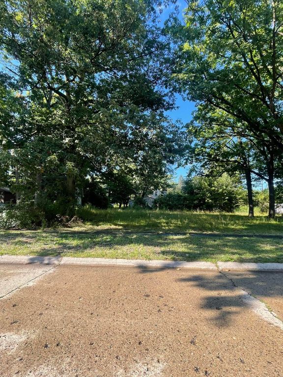 3301 N Center Road, Flint, MI 48506