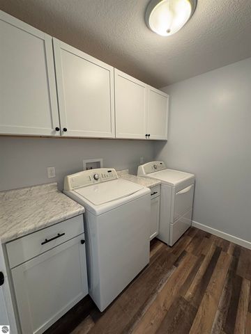 815 E State Street, East Tawas, MI 49830