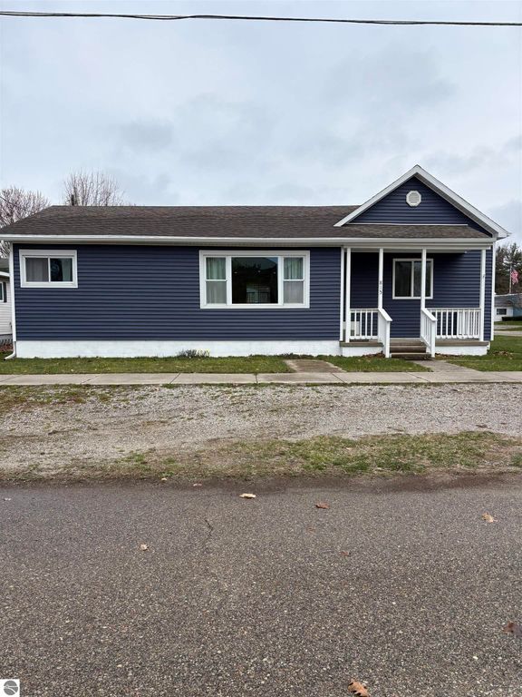 815 E State Street, East Tawas, MI 49830