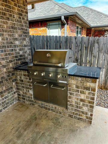 1009 NE Scissortail Drive, Lawton, OK 73507