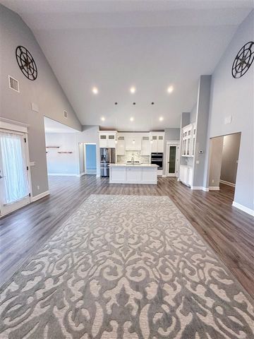 1009 NE Scissortail Drive, Lawton, OK 73507