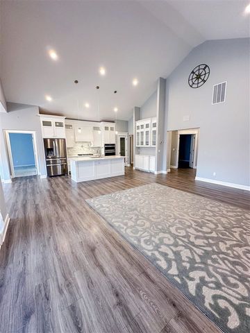 1009 NE Scissortail Drive, Lawton, OK 73507