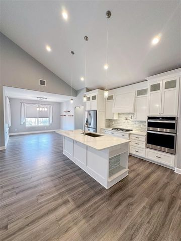 1009 NE Scissortail Drive, Lawton, OK 73507