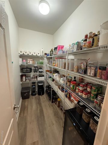 8410 Hummingbird, Commerce Charter Township, MI 48382