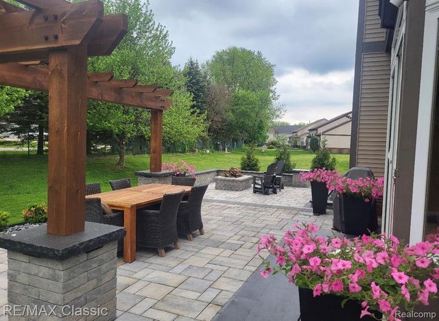 8410 Hummingbird, Commerce Charter Township, MI 48382