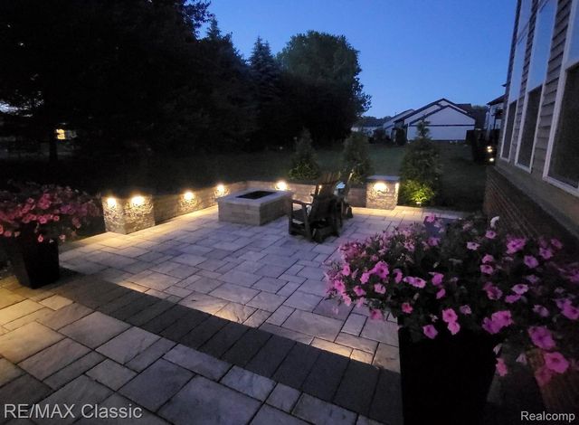 8410 Hummingbird, Commerce Charter Township, MI 48382