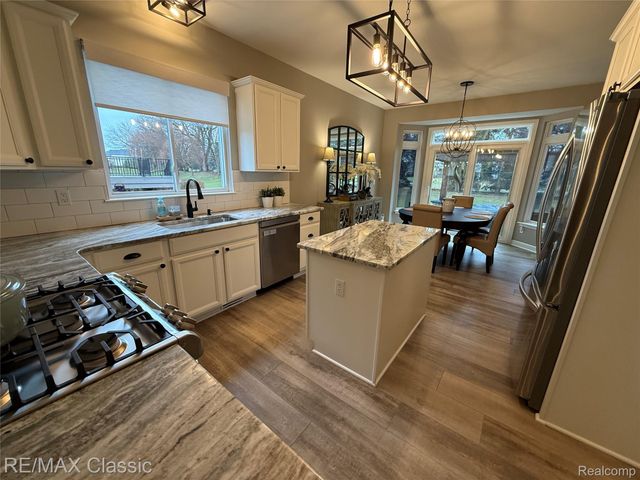 8410 Hummingbird, Commerce Charter Township, MI 48382