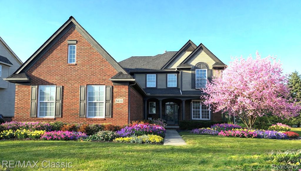 8410 Hummingbird, Commerce Charter Township, MI 48382