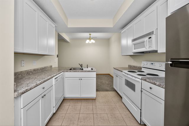 1183 S 52nd Street 1303, West Des Moines, IA 50265