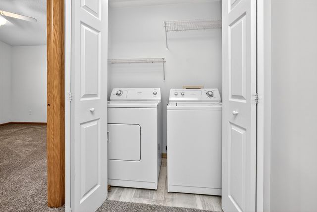 1183 S 52nd Street 1303, West Des Moines, IA 50265