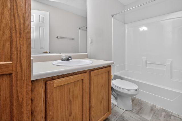 1183 S 52nd Street 1303, West Des Moines, IA 50265