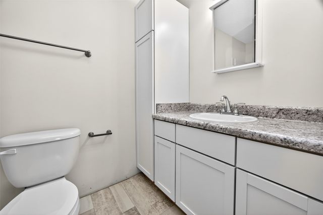 1183 S 52nd Street 1303, West Des Moines, IA 50265
