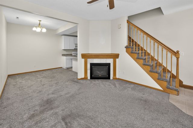 1183 S 52nd Street 1303, West Des Moines, IA 50265