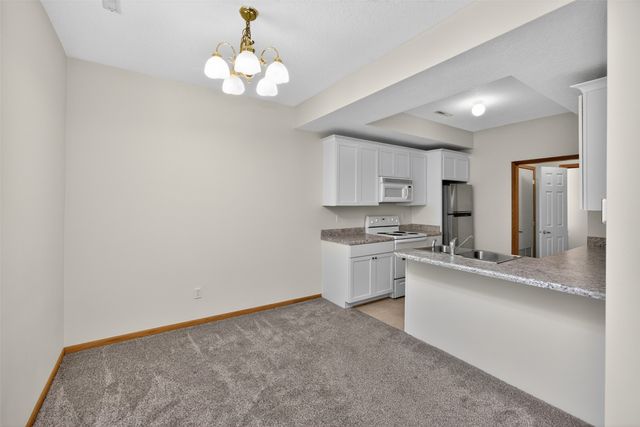 1183 S 52nd Street 1303, West Des Moines, IA 50265
