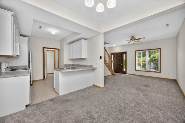1183 S 52nd Street 1303, West Des Moines, IA 50265