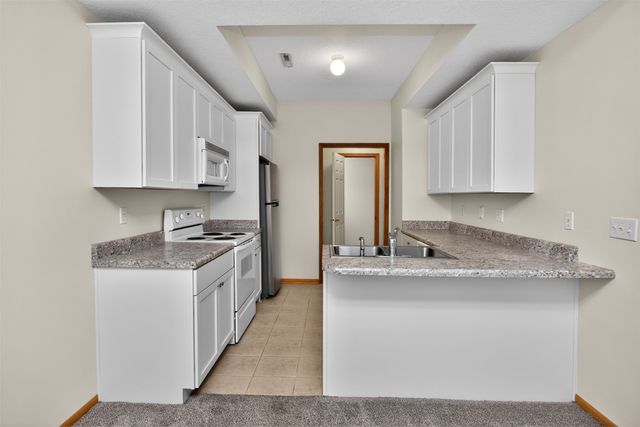 1183 S 52nd Street 1303, West Des Moines, IA 50265