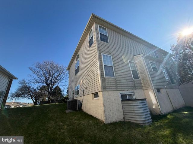 32 SEMINOLE DR, York, PA 17403