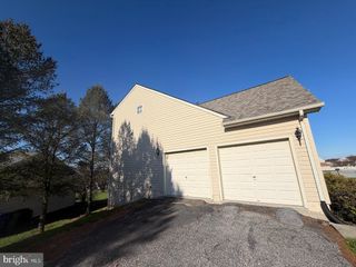 32 SEMINOLE DR, York, PA 17403