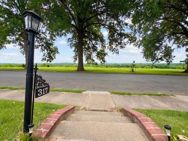 317 N Esplanade Street, Leavenworth, KS 66048