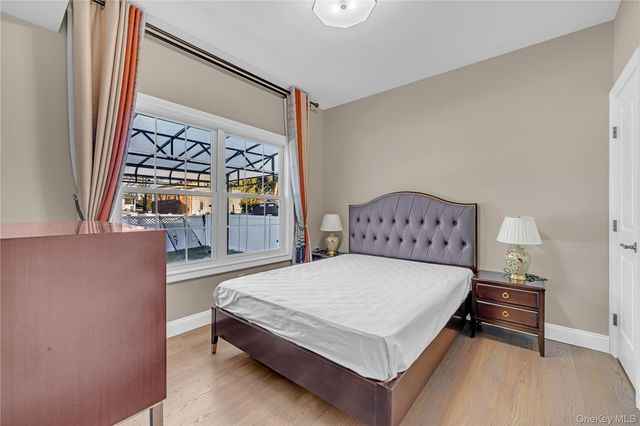 76 Northern Parkway W, Plainview, NY 11803