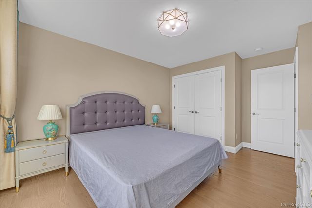 76 Northern Parkway W, Plainview, NY 11803