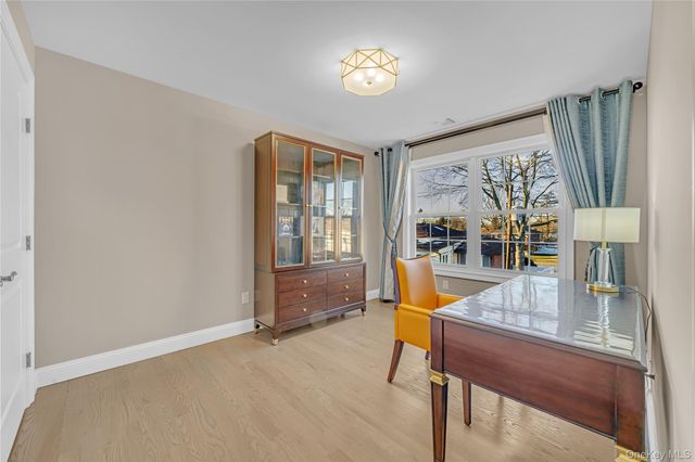 76 Northern Parkway W, Plainview, NY 11803