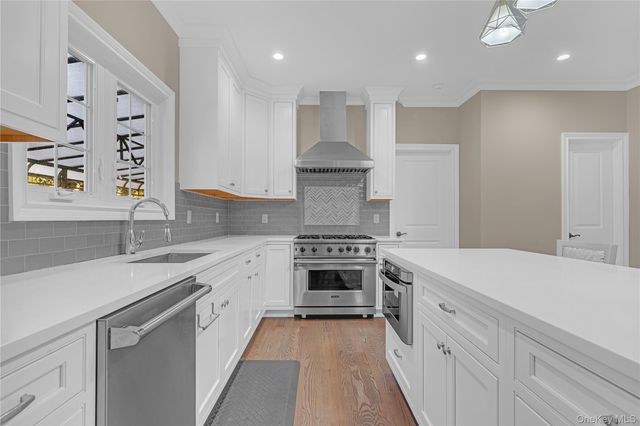 76 Northern Parkway W, Plainview, NY 11803