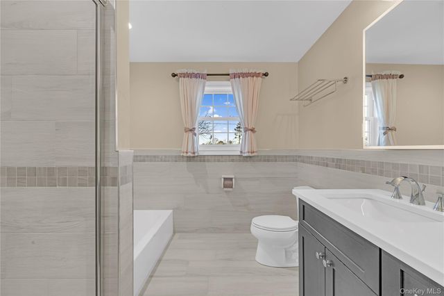 76 Northern Parkway W, Plainview, NY 11803