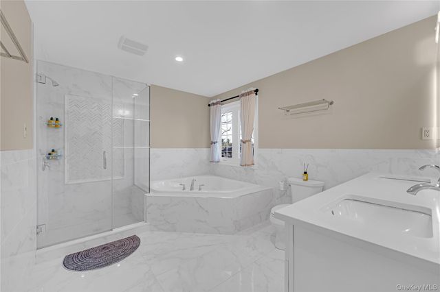 76 Northern Parkway W, Plainview, NY 11803