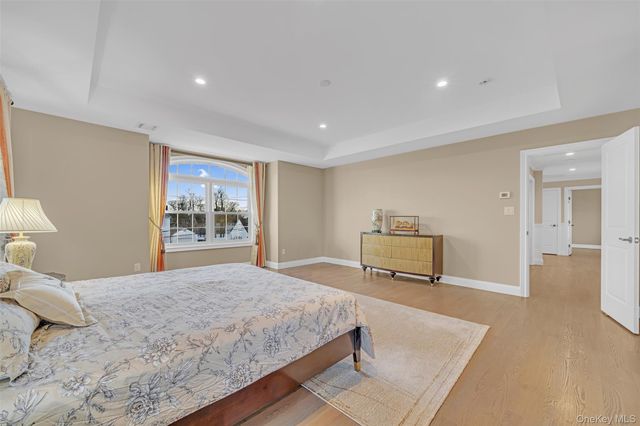 76 Northern Parkway W, Plainview, NY 11803