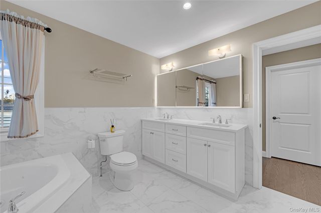 76 Northern Parkway W, Plainview, NY 11803