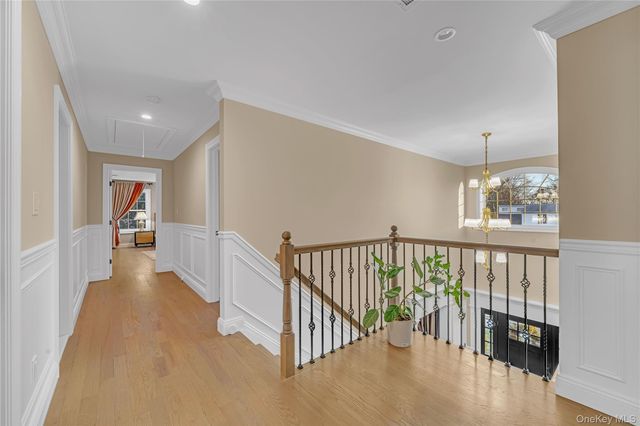 76 Northern Parkway W, Plainview, NY 11803