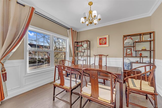 76 Northern Parkway W, Plainview, NY 11803