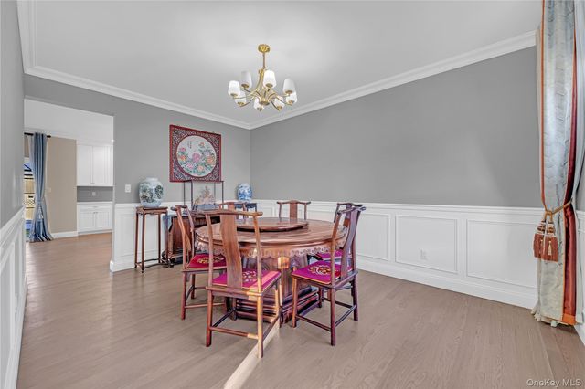 76 Northern Parkway W, Plainview, NY 11803